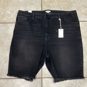NWT! Good American Faded Black Denim Bermuda Shorts Plus 26